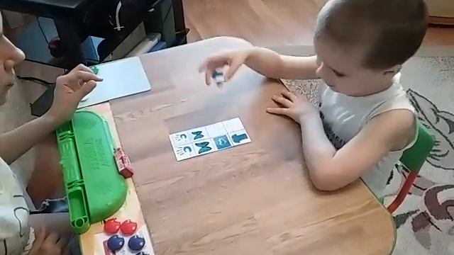 По мимо восприятия речи страдает и визуальное восприятие.