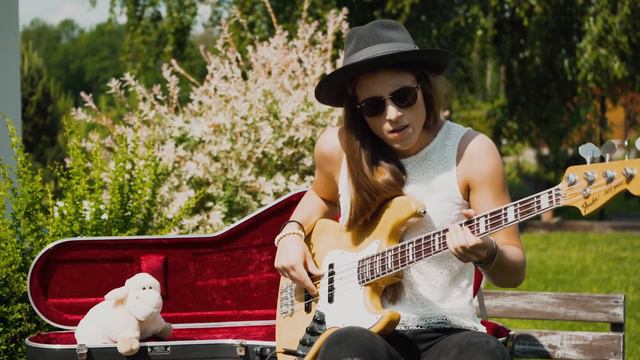 Kinga Głyk - Dean Town - Vulfpeck - bass cover