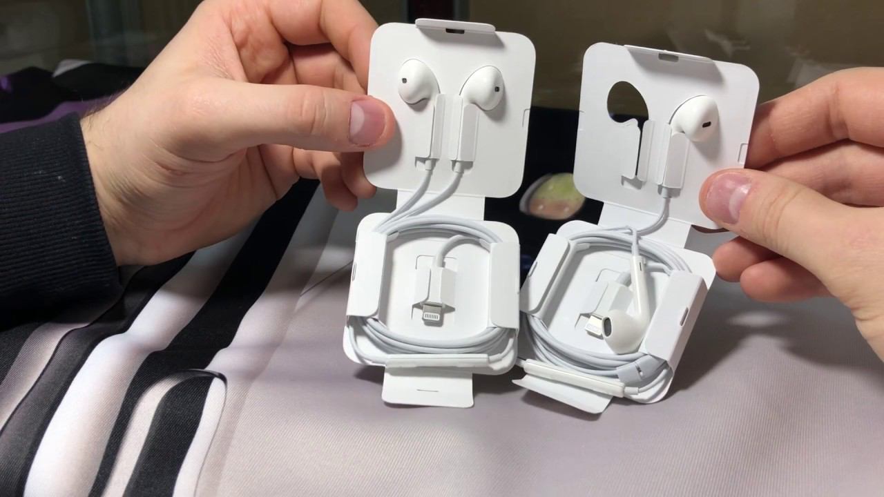 Подложили копию EarPods в iPhone XR