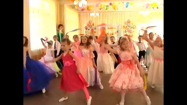 ЯРКИЙ ВХОД на ВЫПУСКНОЙ С ЛЕНТАМИ