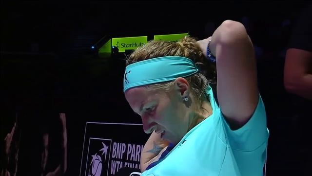 Svetlana Kuznetsova Cuts Hair Mid-Match  2016 WTA Finals Singapore
