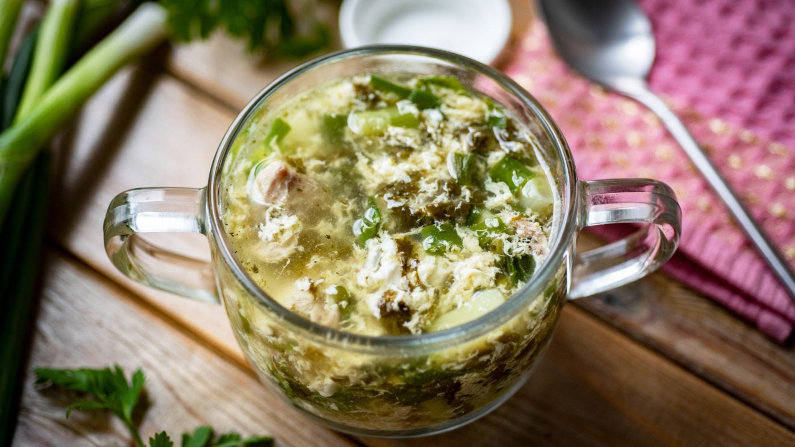 🍲 Щавелевый суп с зеленым луком - рецепт классического летнего супа