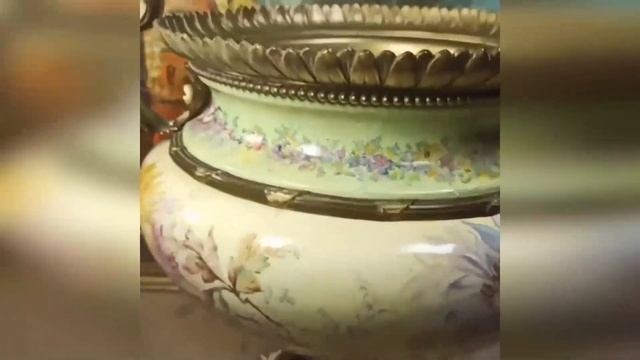 Реставрация антикварной вазы из фарфора с бронзовым декором в мастерской "Три Художника"