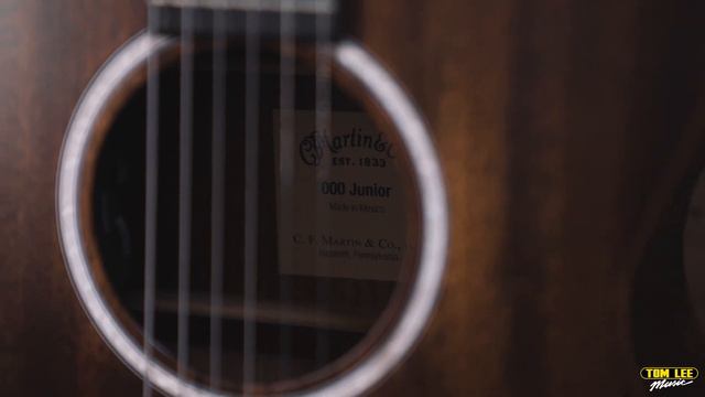 NEW Martin 2023 000CJR-10E Streetmaster Demo  Review