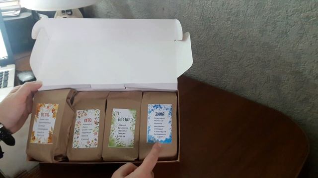 Подарок от "Чубата хата" - набор чаев + мед. Free gift: a set of teas + honey.