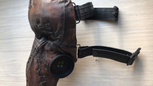 Самодельная маска-респиратор чумного доктора.