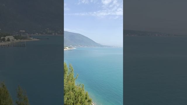 Вот он, величественный берег моря в Абхазии!