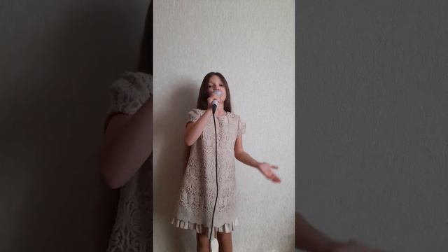 Песню "Наша с тобой Земля" исполняет Виолетта Дзюбук