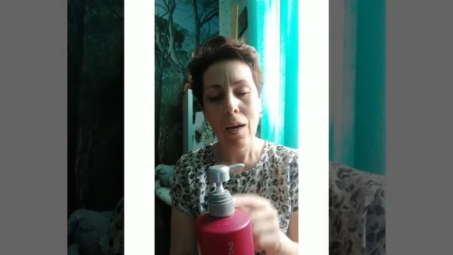 Сохраняет цвет окрашенных волос, как в первый день