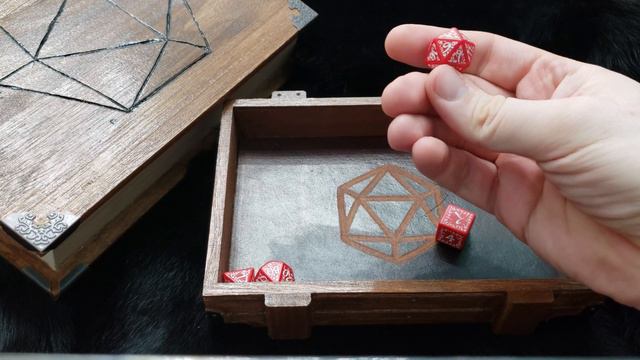 NERd20 Review: Q-WORKSHOP Elvish Dice!