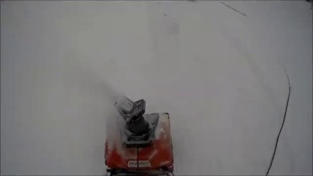 Уборка снега электрическим снегоуборщиком -Варяг