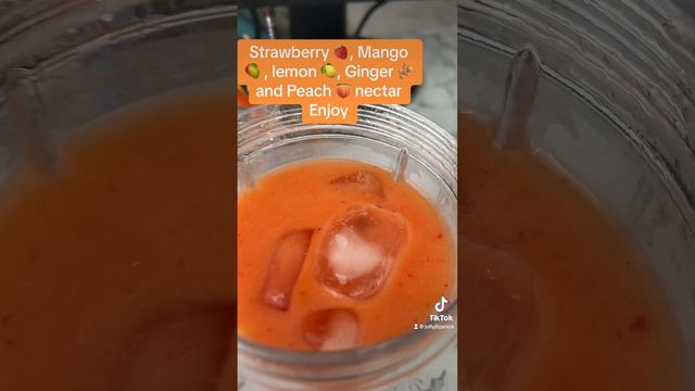 How I made this delicious juice mango 🥭 strawberries 🍓ginger 🫚lemon 🍋 and peaches 🍑 blend