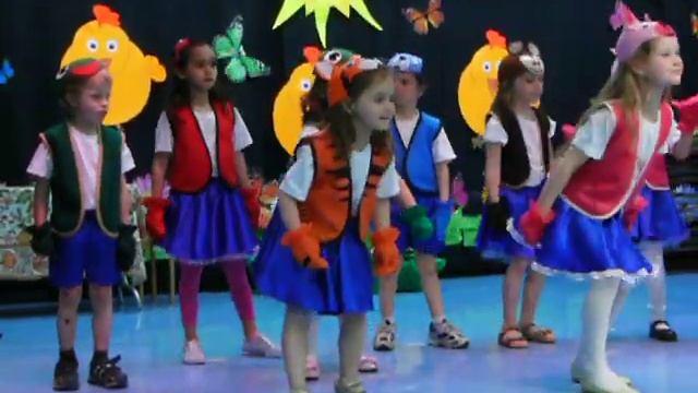 Танец под песню о колобке