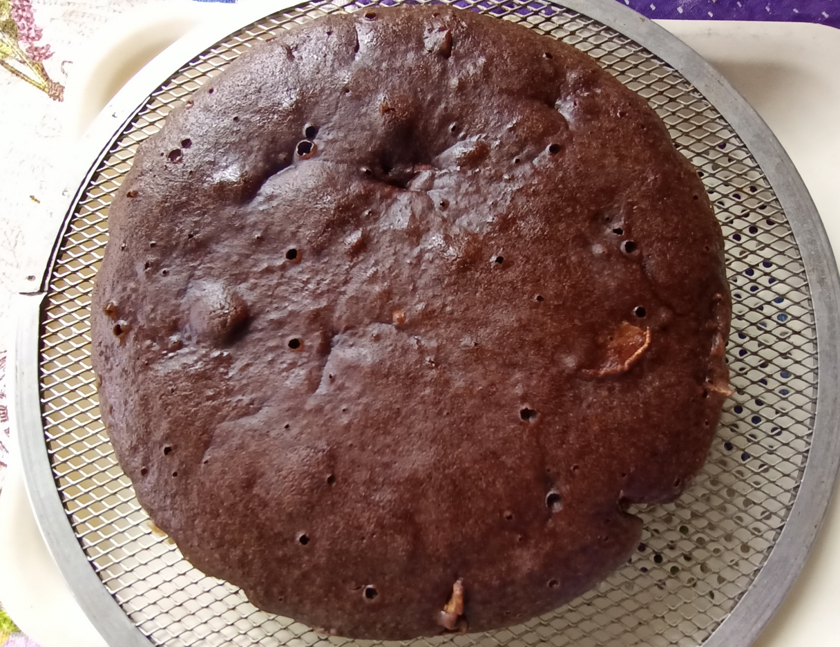 Шоколадный сливовый пирог в мультиварке