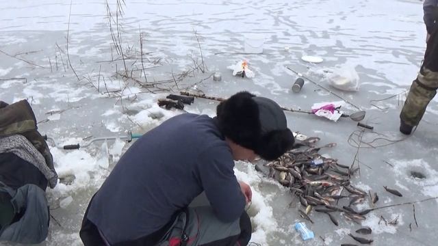 Особенности национальной рыбалки.Утопили телефон!!!.......