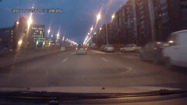 Ближний свет фар и в конце самом дальний.MOV