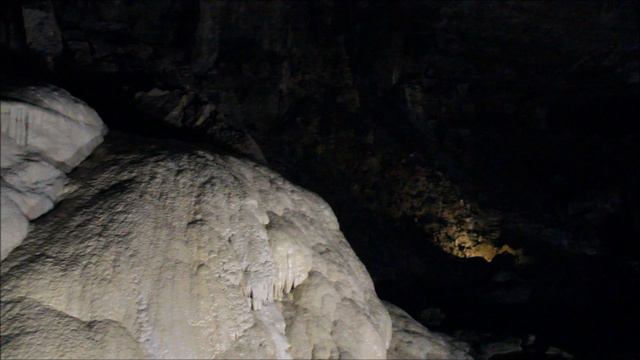 Абхазия. Новоафонская пещера. Зал Махаджиров.