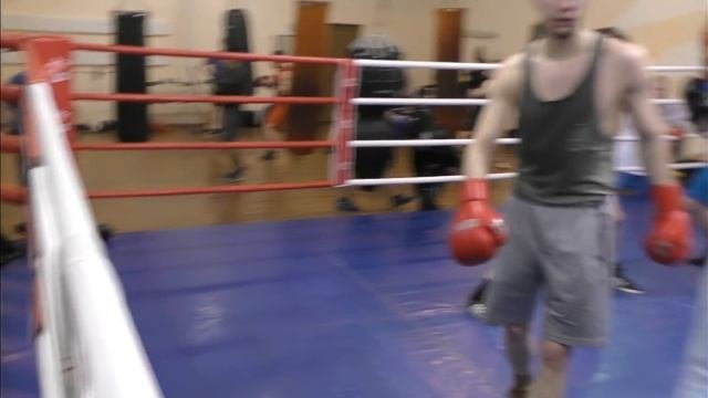 Бокс: спарринг с разбором ошибокBoxing: sparring with coachs comments