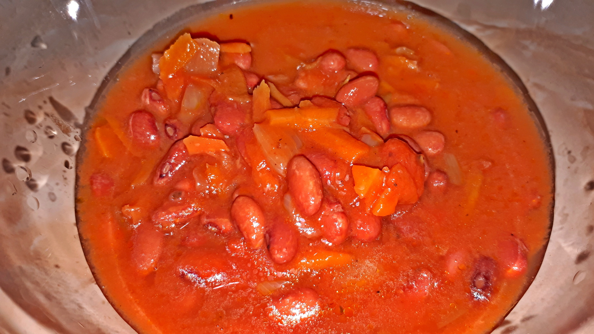 Фасоль в томатном соусе с луком и морковью по-монастырски