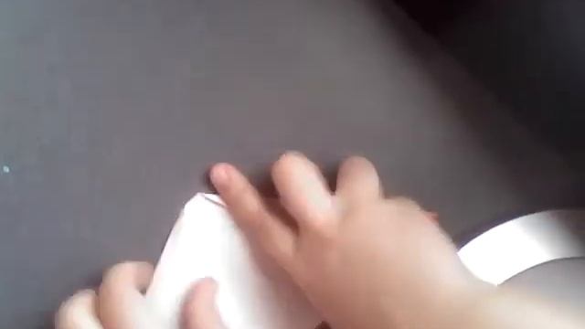 Как сделать из бумаги золотую рыбку