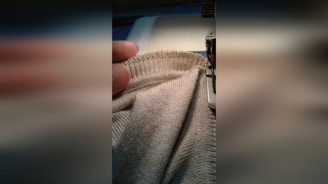 Как убрать горловину свитера.