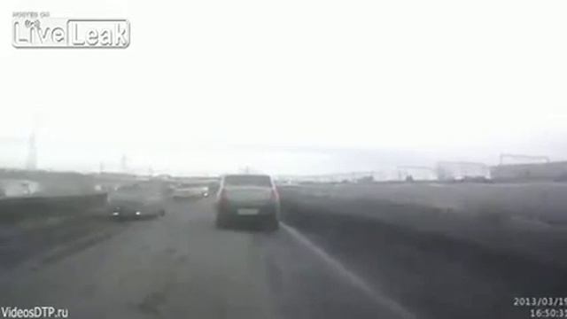 Scary car crash in Kurgan, Russia.