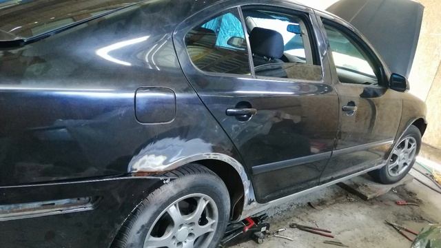 Rusty Skoda Octavia 2 - repair & matte black repaint