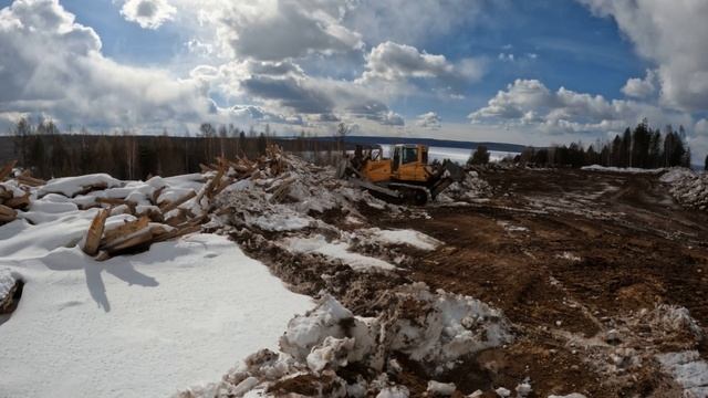 Бульдозер LIEBHERR 744 в работе