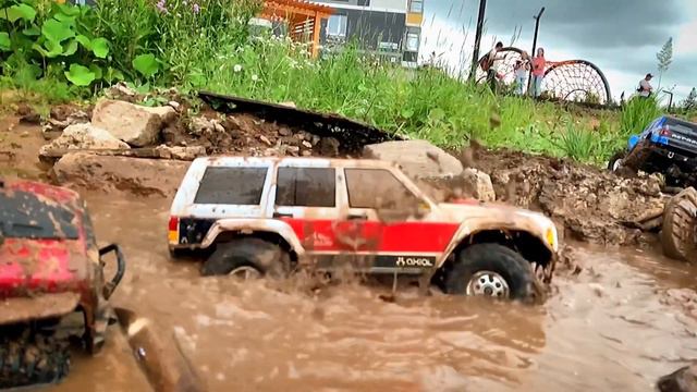 Axial scx10 ii или rgt ex86100 v2 Mud test