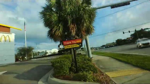 США.Стиль жизни в Америке. Всё из машины.Банк из окна машины.