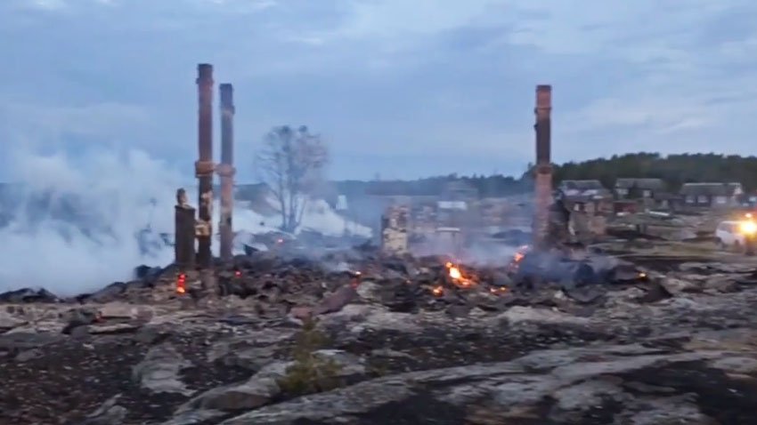 Десять домов сгорели при пожаре в карельском селе