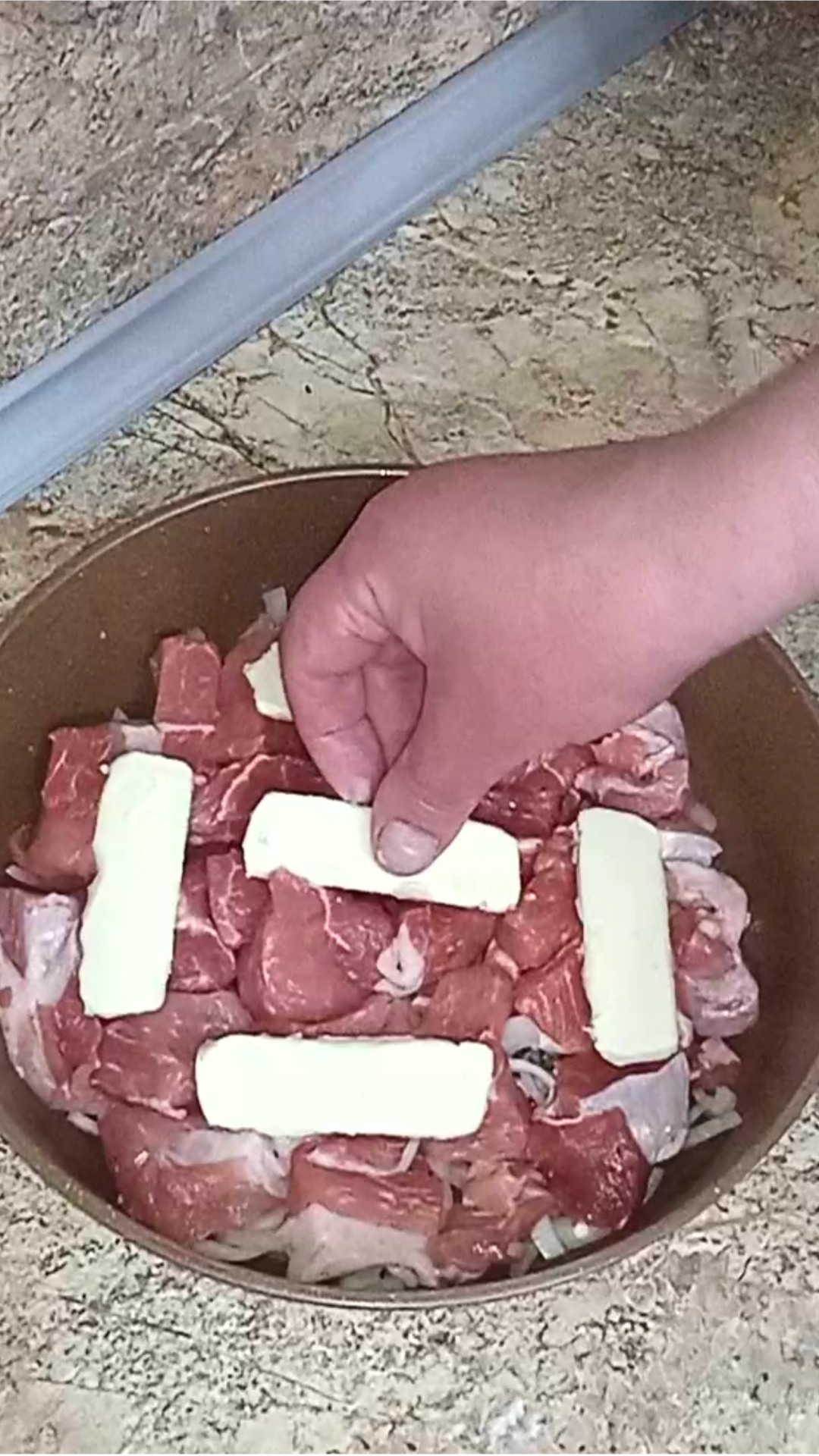 Сочное мясо с луком и сливочным маслом на сковороде. Рецепт вкусного ужина