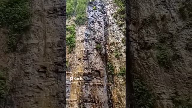 Водопад над Сулакским каньоном в Дагестане. Май 2022 года