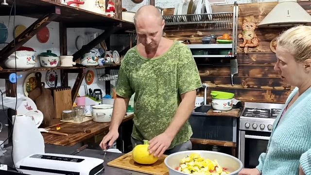 СЛИВКИ НА БЮДЖЕТНОЙ МАСЛОБОЙКЕ ?КАКИЕ ДОБАВКИ МЫ ДАЕМ КОЗАМ КОРОВАМ И КУРАМ??В ОСЕННЕ ЗИМНИЙ ПЕРИОД