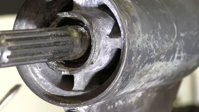 Replacing outboard oil seals the hack way