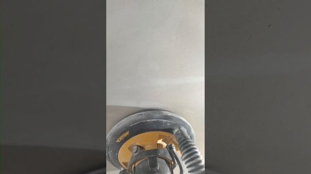 Шлифуем оштукатуренные стены