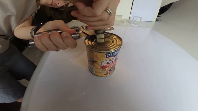 Как правильно открывать консервы