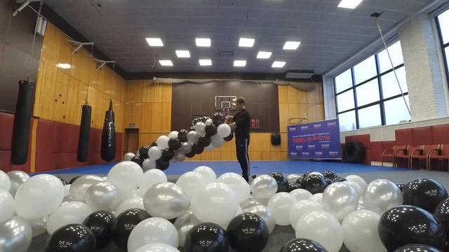 Как делать трёхцветную гирлянду из шаров часть 2