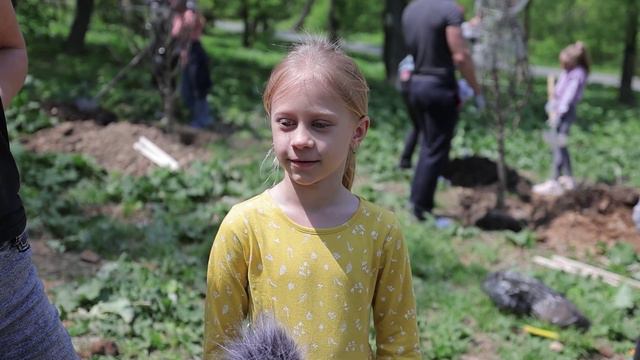 Владивостокские семьи создали яблоневый сад.