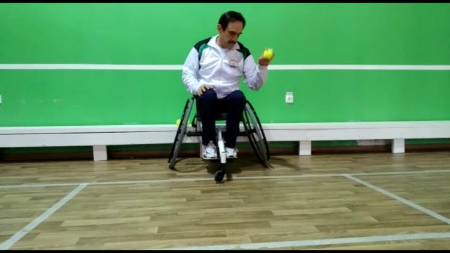 Теннис на колясках. Упражнения с теннисным мячом