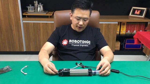 RobotDigg syringe pump with integrated stepper n controller