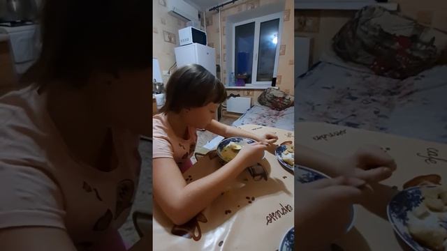 Как правильно есть суп