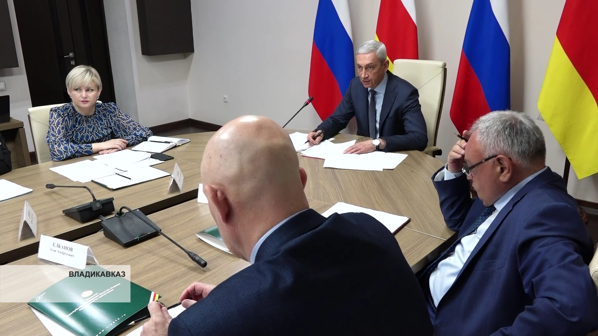 Борис Джанаев провел заседание комиссии по снижению неформальной занятости