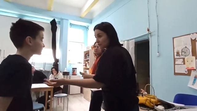 Именно так - весело и  динамично проходили репетиции учебного сериала «Комитет взрослых детей»