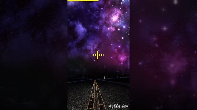 Розовый гусь смотрит в окно