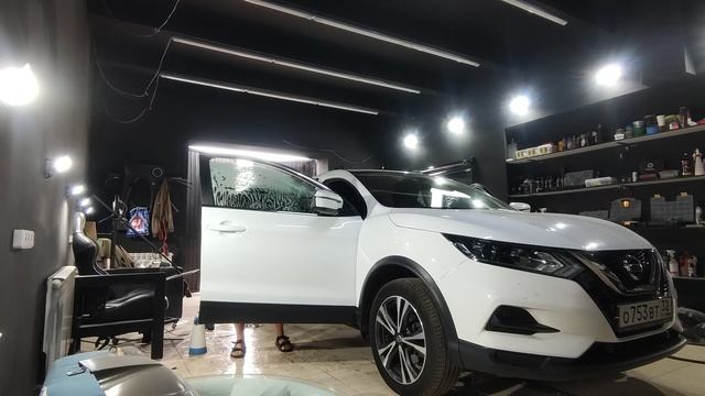 Nissan Qashqai  тонировка переднего стекла