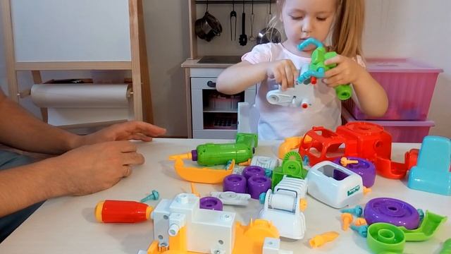 Подъемник и мотоцикл из набора Собери и Играй от Keenway 11864 Build & Play