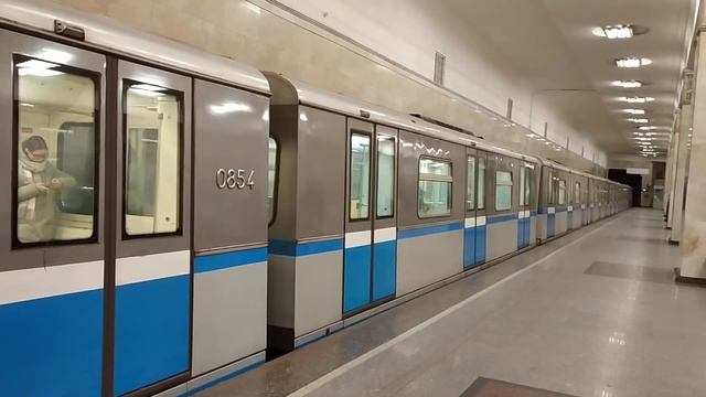 Электропоезд 81-740.4/741.4 "Русич" станция Партизанская (Московский метрополитен) 5.01.2023