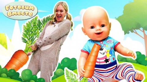 Куклы Беби Бон Эмили и Лео пробуют салат из яблока и морковки! Лучшие рецепты для детей