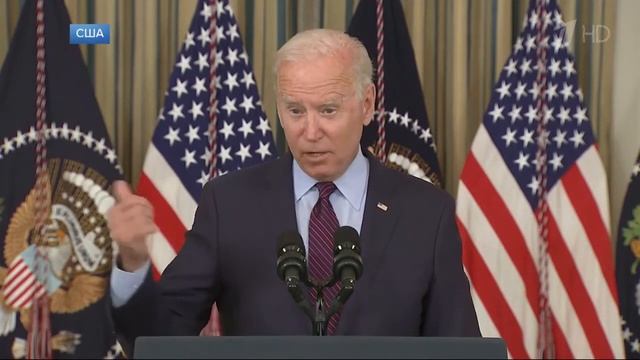 Рейтинг президента США Джо Байдена тремительно падает.